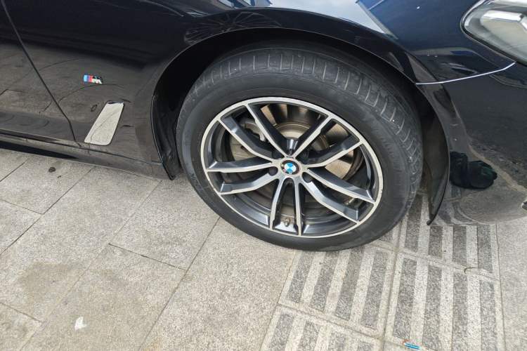 Used BMW 5 Series 2022 Restyled 525Li M Sport Package Right Front Wheel Hub