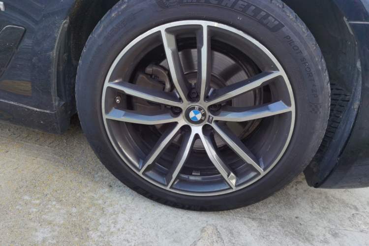 Used BMW 5 Series 2022 Restyled 525i M Sport Package Right Front Wheel Hub