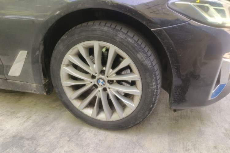 Used BMW 5 Series 2022 Restyled 525Li Luxury Package Right Front Wheel Hub
