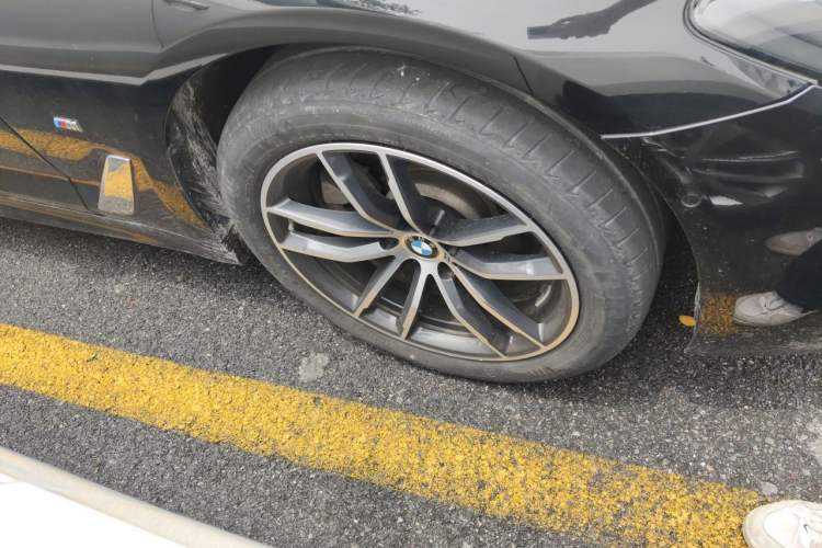 Used BMW 5 Series 2022 525Li M Sport Package Right Front Wheel Hub