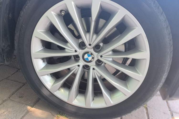 Used BMW 5 Series 2022 Second Facelift 525Li Luxury Package Right Front Wheel Hub