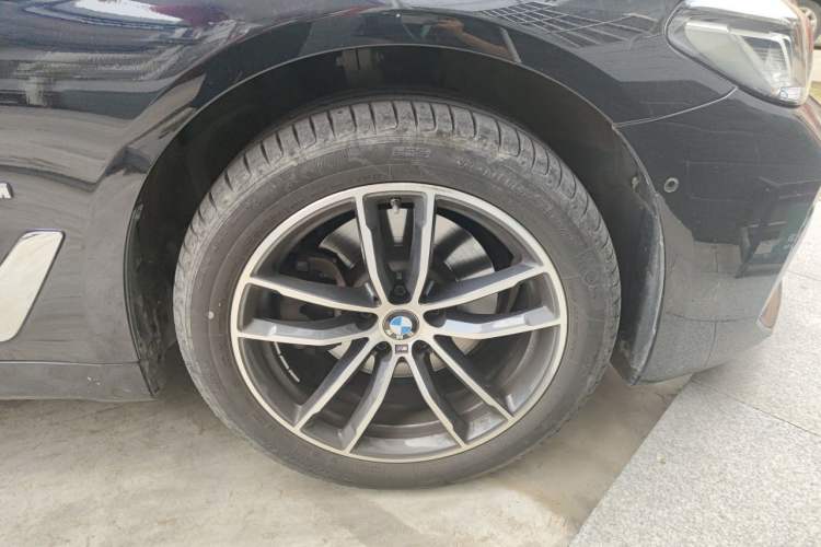 Used BMW 5 Series 2022 Second Facelift 525Li M Sport Package Right Front Wheel Hub