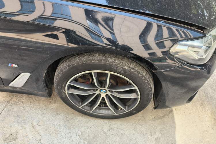 Used BMW 5 Series 2022 Second Facelift 525Li M Sport Package Right Front Wheel Hub