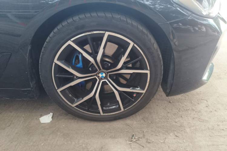 Used BMW 5 Series 2022 Second Facelift 530i M Sport Package Right Front Wheel Hub