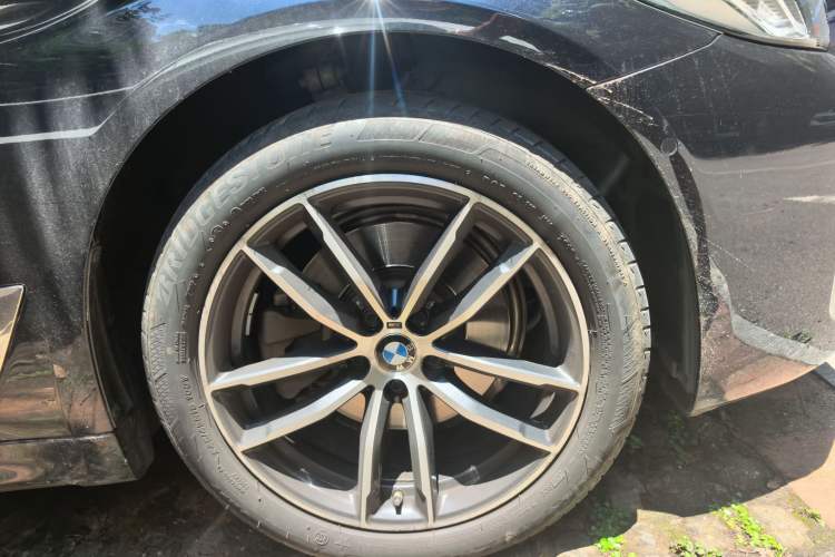 Used BMW 5 Series 2022 Second Facelift 525Li M Sport Package Right Front Wheel Hub