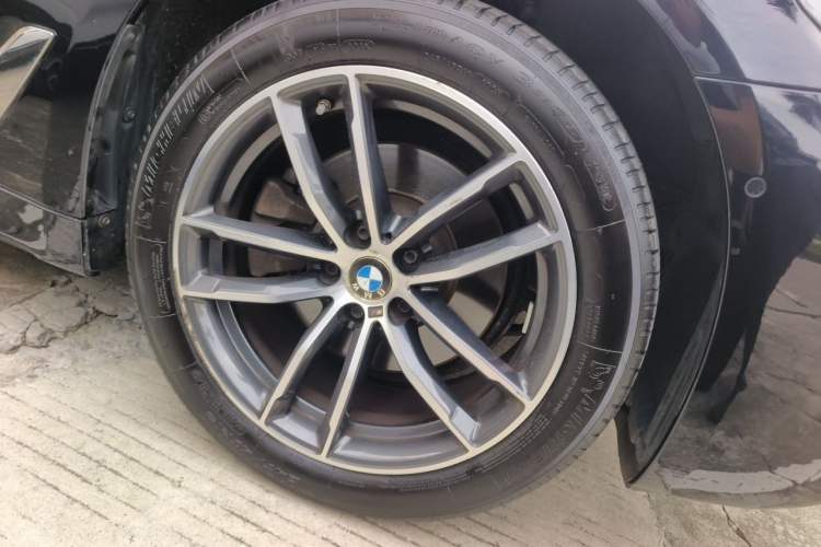 Used BMW 5 Series 2022 Second Facelift 525Li M Sport Package Right Front Wheel Hub