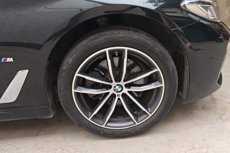 Used BMW 5 Series 2022 Restyled 525Li M Sport Package Right Front Wheel Hub