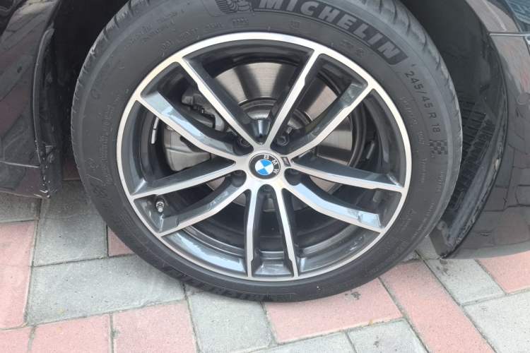 Used BMW 5 Series 2022 Second Facelift 525i M Sport Package Right Front Wheel Hub