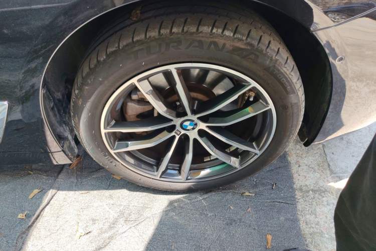Used BMW 5 Series 2022 Second Facelift 525Li M Sport Package Right Front Wheel Hub