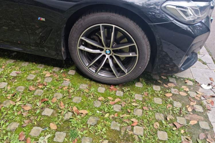 Used BMW 5 Series 2022 Second Facelift 525i M Sport Package Right Front Wheel Hub
