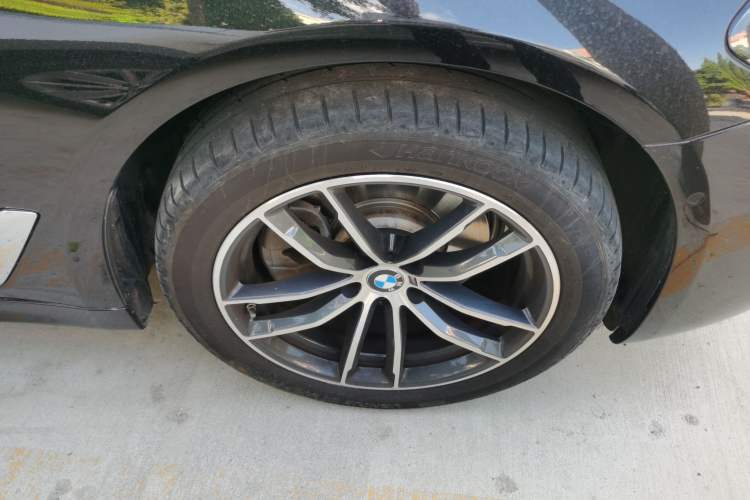 Used BMW 5 Series 2022 Second Facelift 525Li M Sport Package Right Front Wheel Hub