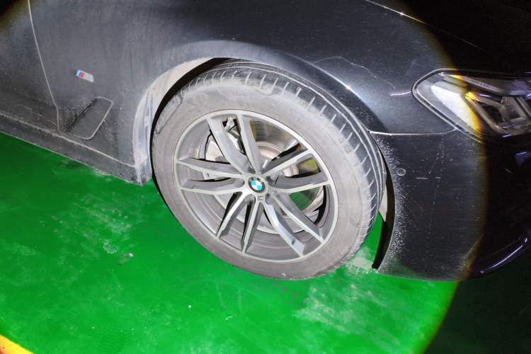 Used BMW 5 Series 2022 Second Facelift 525i M Sport Package Right Front Wheel Hub