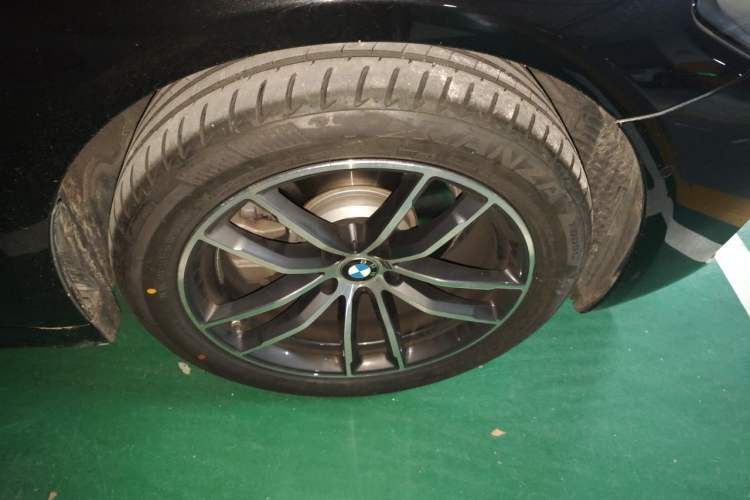 Used BMW 5 Series 2022 Restyled 525Li M Sport Package Right Front Wheel Hub