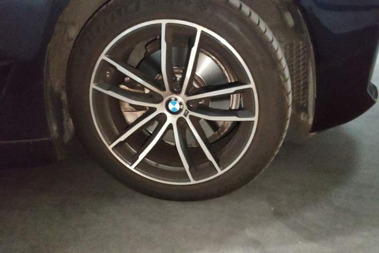 Used BMW 5 Series 2022 Restyled 525i M Sport Package Right Front Wheel Hub