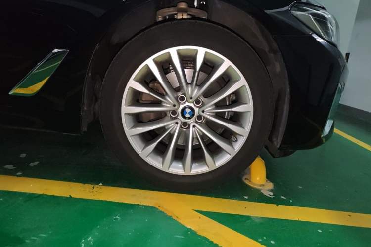 Used BMW 5 Series 2022 Second Facelift 525Li Luxury Package Right Front Wheel Hub