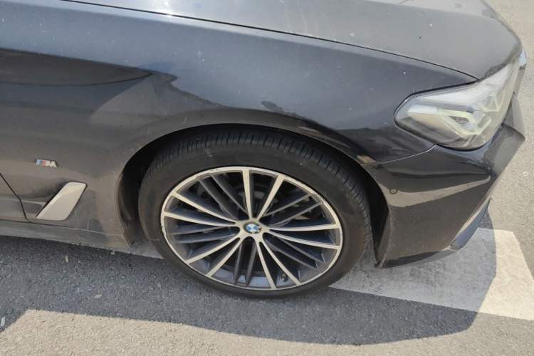 Used BMW 5 Series 2022 Restyled 530Li Leading Edition M Sport Package Right Front Wheel Hub