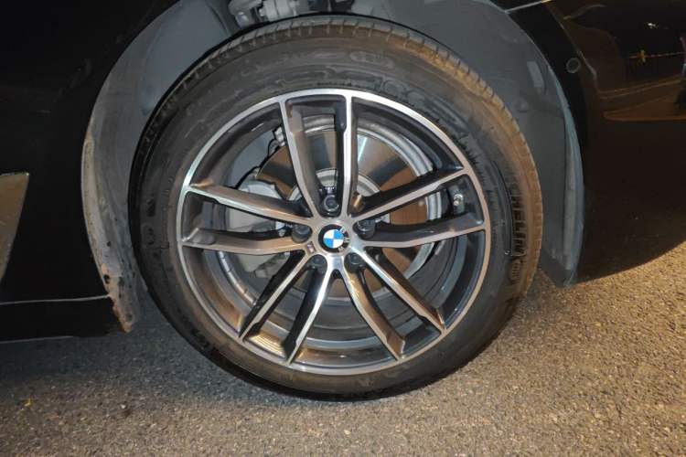 Used BMW 5 Series 2022 Restyled 525Li M Sport Package Right Front Wheel Hub