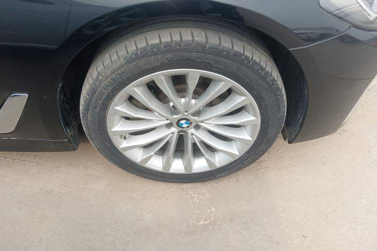 Used BMW 5 Series 2022 Restyled 525Li Luxury Package Right Front Wheel Hub