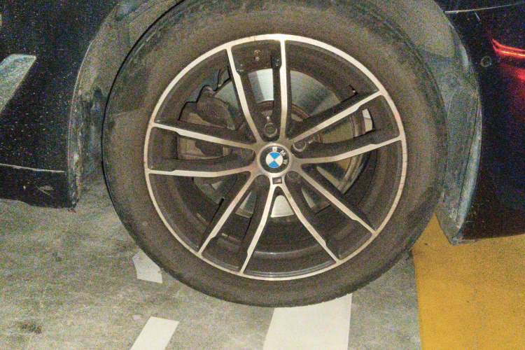Used BMW 5 Series 2022 Second Facelift 525Li M Sport Package Right Front Wheel Hub