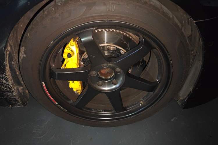 Used BMW 5 Series 2022 Second Facelift 525i M Sport Package Right Front Wheel Hub