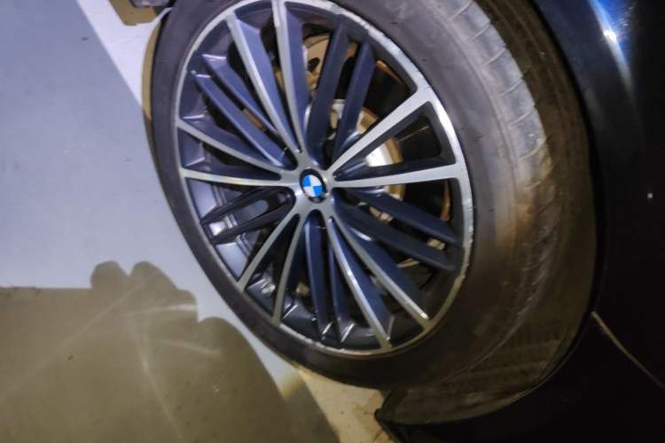 Used BMW 5 Series 2022 Restyled 530Li Leading Edition M Sport Package Right Front Wheel Hub