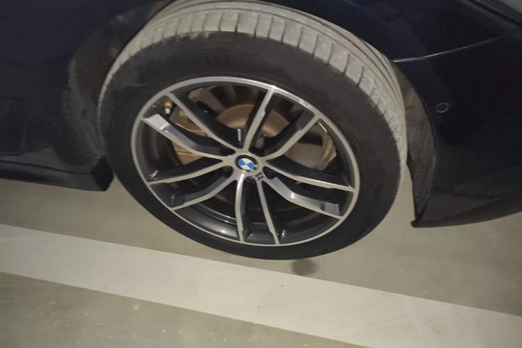 Used BMW 5 Series 2022 Second Facelift 525i M Sport Package Right Front Wheel Hub