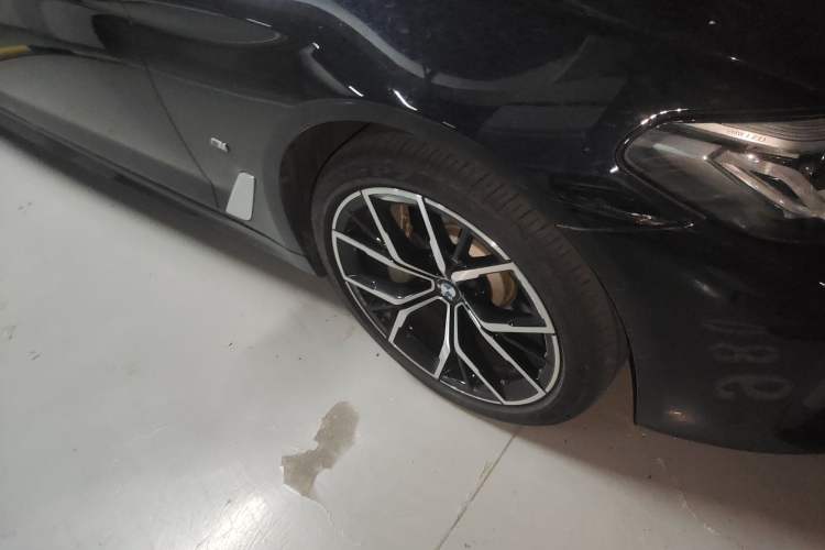 Used BMW 5 Series 2022 Revised Version 3 530Li Luxury Edition M Sport Package Right Front Wheel Hub