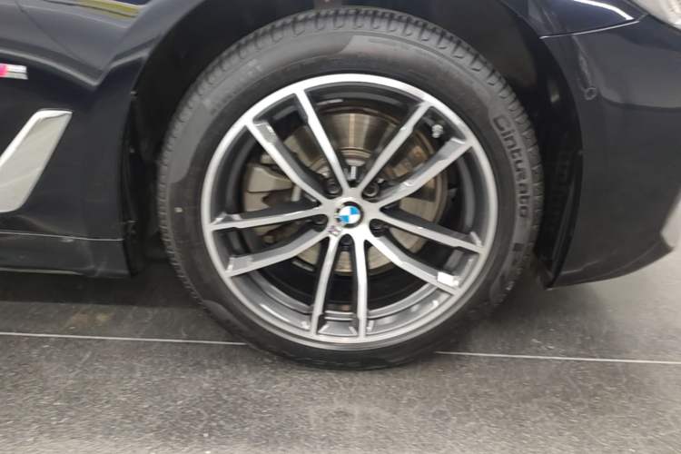Used BMW 5 Series 2022 Restyled 525Li M Sport Package Right Front Wheel Hub