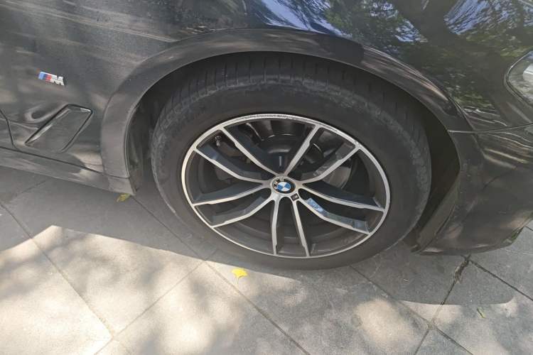 Used BMW 5 Series 2022 525i M Sport Package Right Front Wheel Hub