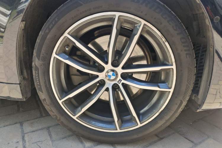 Used BMW 5 Series 2022 525Li M Sport Package Right Front Wheel Hub