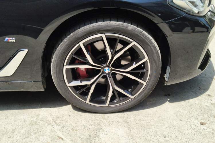 Used BMW 5 Series 2022 Second Facelift 525Li M Sport Package Right Front Wheel Hub