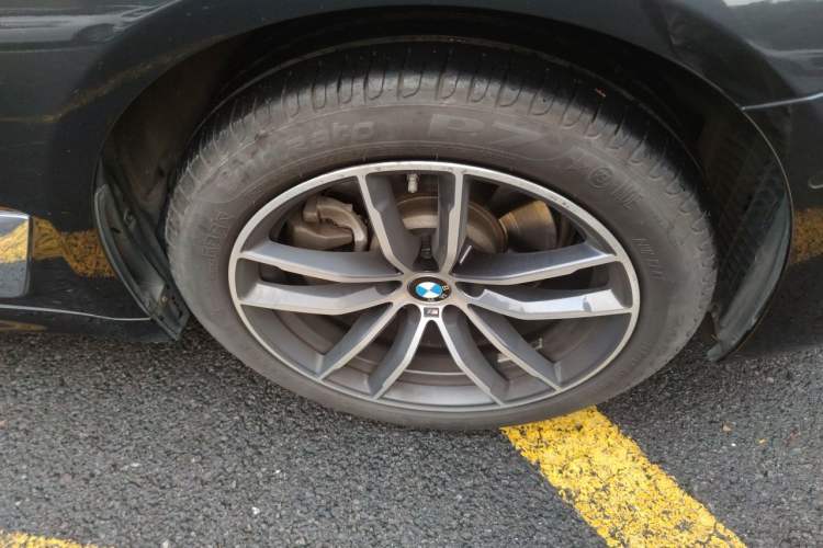 Used BMW 5 Series 2022 525Li M Sport Package Right Front Wheel Hub