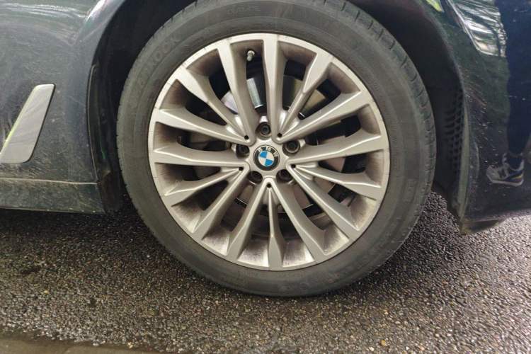 Used BMW 5 Series 2022 Second Facelift 525Li Luxury Package Right Front Wheel Hub