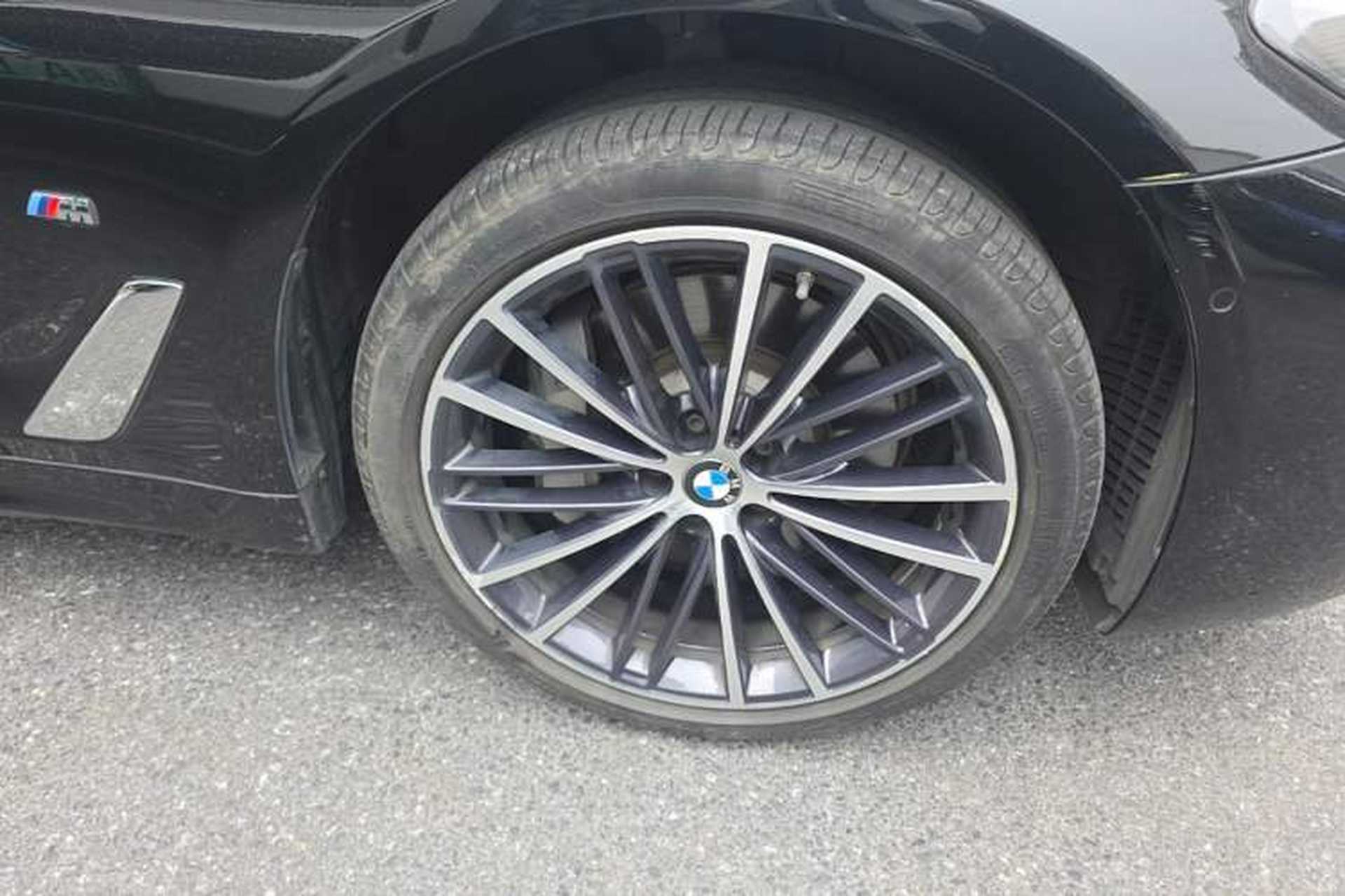 Used BMW 5 Series 2022 530Li Leading Model M Sport Package Right Front Wheel Hub