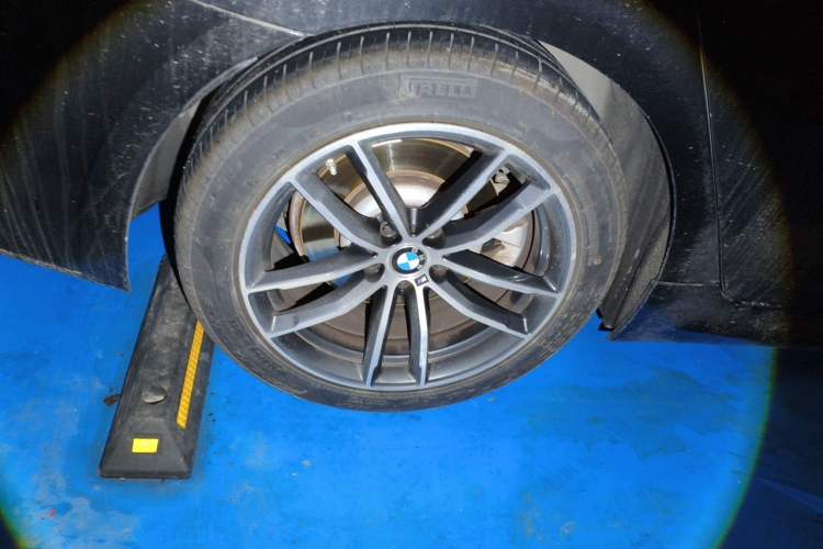 Used BMW 5 Series 2022 Restyled 525i M Sport Package Right Front Wheel Hub
