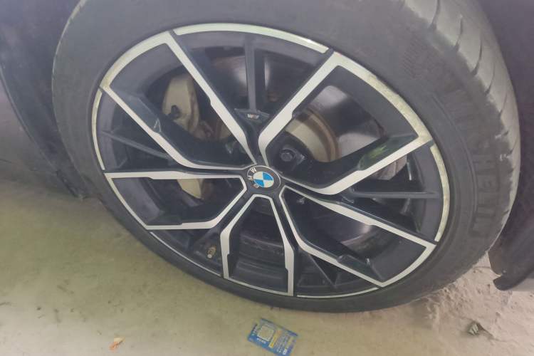 Used BMW 5 Series 2022 Restyled 530Li Luxury Edition M Sport Package Right Front Wheel Hub