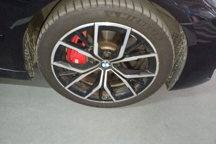 Used BMW 5 Series 2022 Restyled 540i Luxury Edition M Sport Package Right Front Wheel Hub