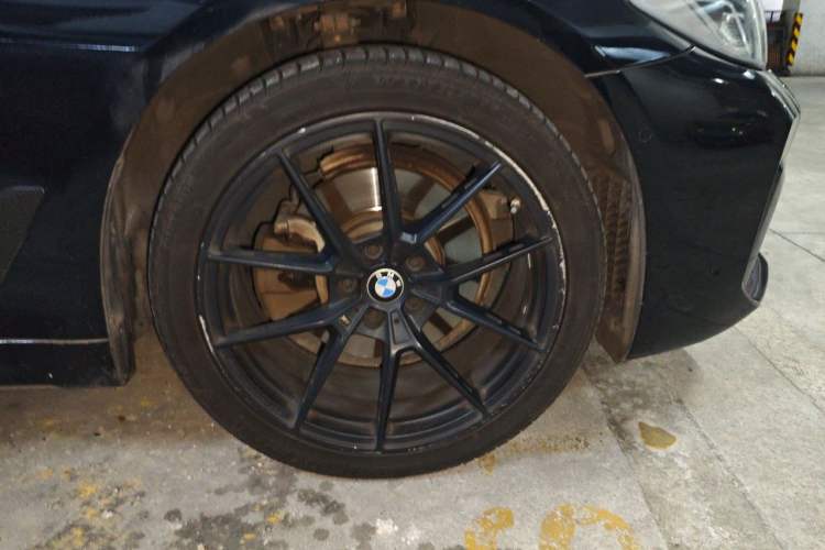 Used BMW 5 Series 2022 525Li M Sport Package Right Front Wheel Hub