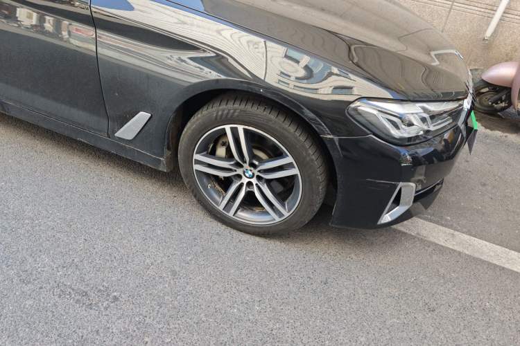 Used BMW 5 Series 2022 530Li Leading Luxury Package Right Front Wheel Hub