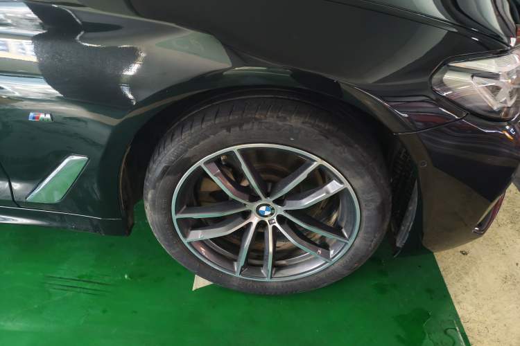 Used BMW 5 Series 2022 Restyled 525Li M Sport Package Right Front Wheel Hub