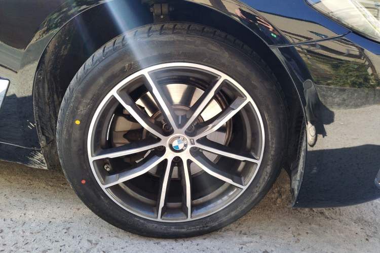 Used BMW 5 Series 2022 Restyled 525Li M Sport Package Right Front Wheel Hub