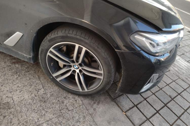 Used BMW 5 Series 2022 530Li Leading Luxury Package Right Front Wheel Hub
