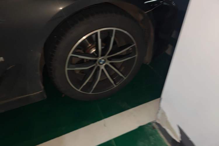 Used BMW 5 Series 2022 Second Facelift 525i M Sport Package Right Front Wheel Hub