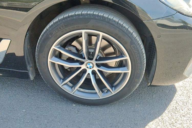 Used BMW 5 Series 2022 525Li M Sport Package Right Front Wheel Hub