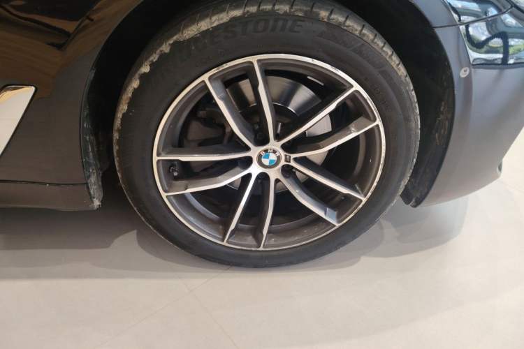 Used BMW 5 Series 2022 Second Facelift 525Li M Sport Package Right Front Wheel Hub