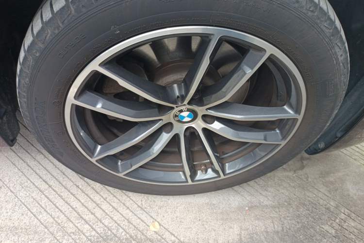 Used BMW 5 Series 2022 Second Facelift 525Li M Sport Package Right Front Wheel Hub