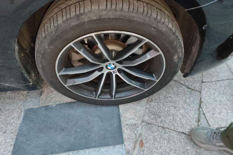 Used BMW 5 Series 2022 Second Facelift 525Li M Sport Package Right Front Wheel Hub