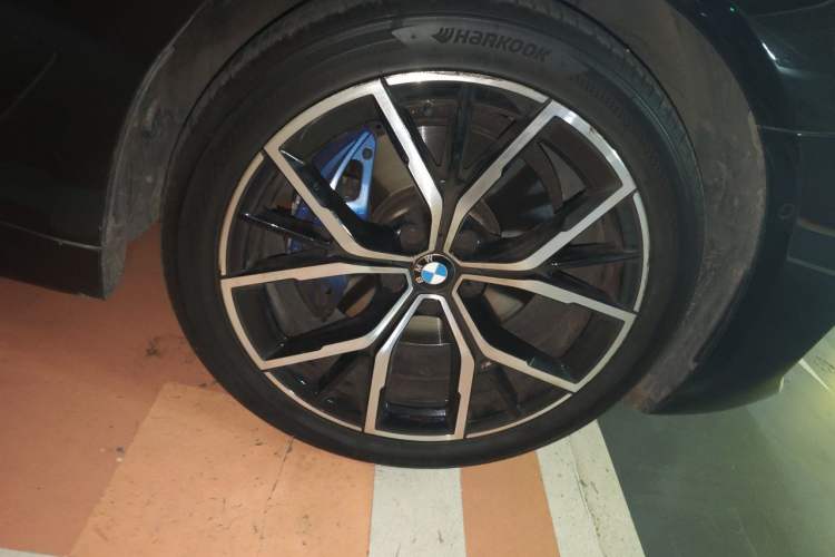 Used BMW 5 Series 2022 Second Facelift 530i M Sport Package Right Front Wheel Hub