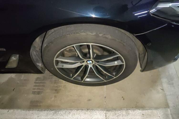 Used BMW 5 Series 2022 Restyled 525Li M Sport Package Right Front Wheel Hub