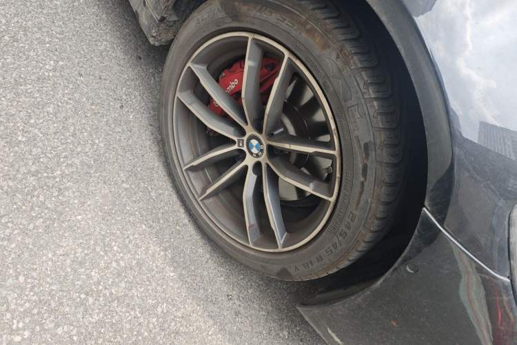 Used BMW 5 Series 2022 525Li M Sport Package Right Front Wheel Hub